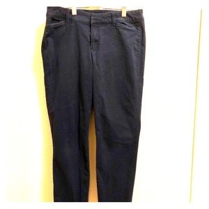 Old Navy Pixie Chino Pants! Size 6 regular!